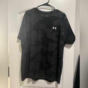 XL under Armour t shirt.